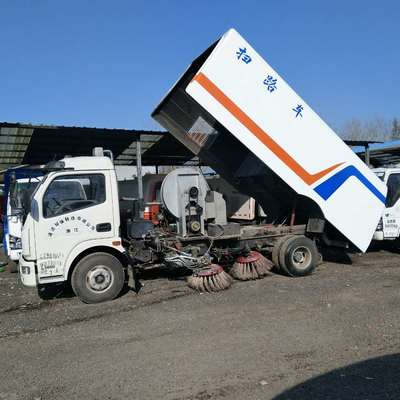 東風(fēng)道路掃路車(chē) 現(xiàn)代城市環(huán)衛(wèi)的清潔衛(wèi)士